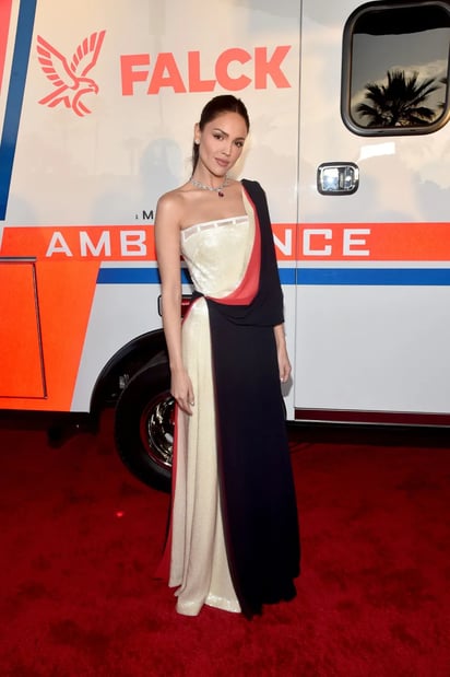 Eiza González tiene el vestido de escote off shoulder perfecto