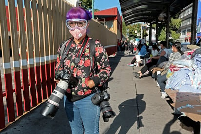 Mexicana Sashenka Gutiérrez, premiada por foto de cáncer de mama