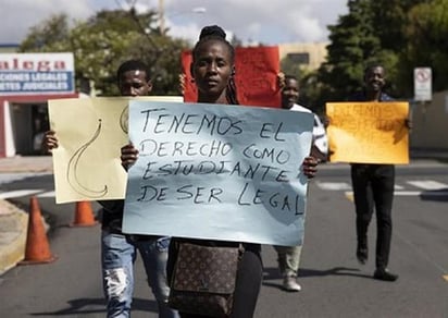 Estudiantes haitianos en R.Dominicana recuperan sus pasaportes y visas