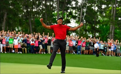 Tiger Woods regresa con uno bajo par en su debut en Augusta