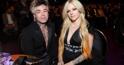 Abril Lavigne se compromete con Derek Ryan Smith en paris, su tercer matrimonio