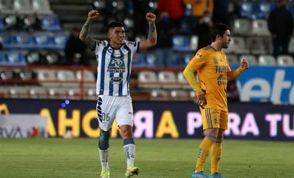 Pachuca vence a Tigres y sube al liderato