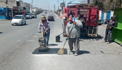 El departamento de bacheo, mantiene en buenas condiciones las vialidades de la ciudad