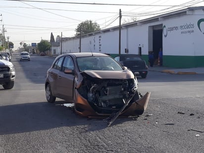 Conductor se pasa alto y provoca choque en la Zona Centro.