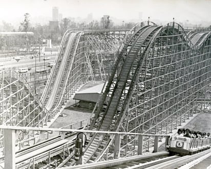 Montaña rusa de la Feria de Chapultepec dice adiòs.