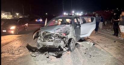 Choque entre camioneta y auto deja dos lesionados en la avenida Industrial