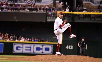 El mexicano Oliver Pérez llega a 20 temporadas en MLB