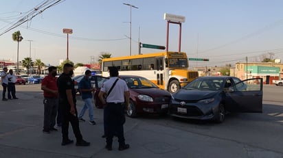 Conductor se pasa luz roja y provoca choque en el bulevar Harold R. Pape de Monclova