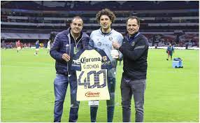 Guillermo Ochoa recibe homenaje por llegar a 400 partidos con América