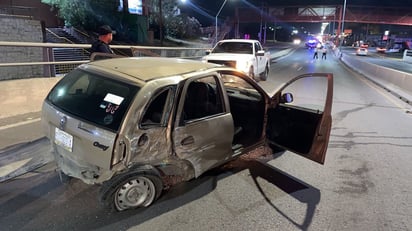 Jóvenes toman como pista de carreras el bulevar Harold R. Pape y chocan