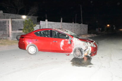 Mujer embarazada se desmaya al volante choca y vuelca en la colonia Loma Linda 