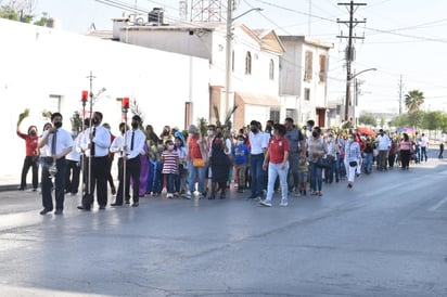 Los feligreses celebran con júbilo el Domingo de Ramos 