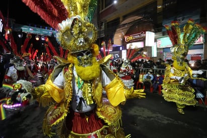 Un desfile de niños estrena el título de patrimonio del Gran Poder boliviano