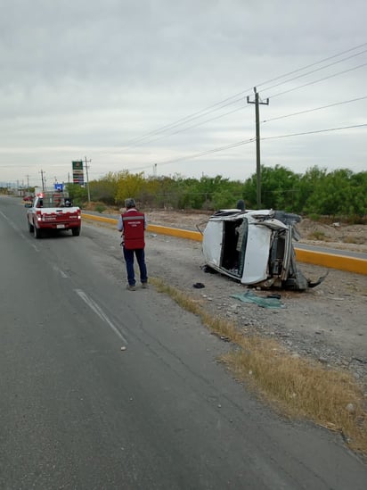 Ebria mujer vuelca auto en la carretera 30 a la altura del municipio de Frontera