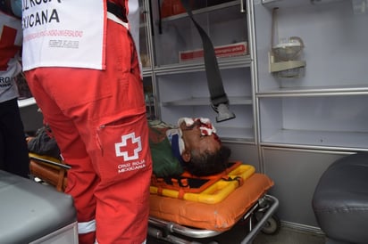 Ciclista se cae de cara en puente de AHMSA  Un fuerte golpe en su rostro se llevó un hombre, que se cayó con todo y bicicleta sobre el puente vehicula