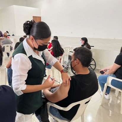 IMSS 51 instala puesto fijo de vacunación