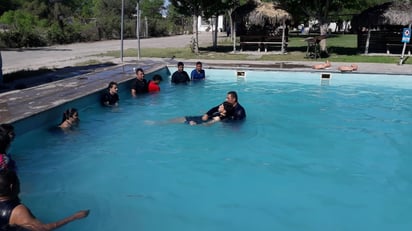 BOMBEROS DA CURSO DE RESCATE ACUÁTICO