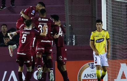 3-1. Lanús desaloja del liderato del Grupo A al Barcelona