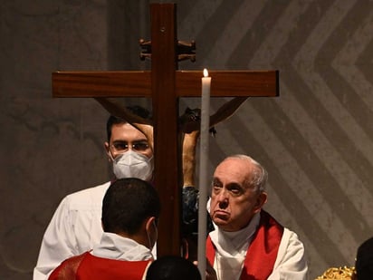 'El mundo está en guerra', lamenta papa Francisco en Viernes Santo