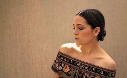 Natalia Lafourcade reitera petición de frenar tren maya