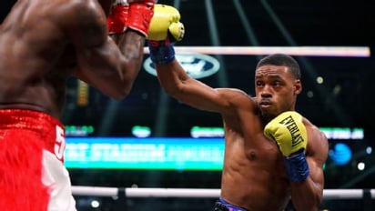 Errol Spence demolió a Yordenis Ugás en el estadio de los Cowboys