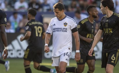 'Chicharito' Hernández y su noble gesto con un pequeño aficionado