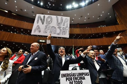 Diputados ‘batean’ Reforma Eléctrica de AMLO