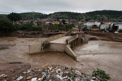 Sudáfrica declara estado de desastre nacional por las inundaciones en el este