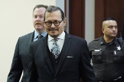 El médico de Johnny Depp dice que encontró su dedo en la escena de una pelea