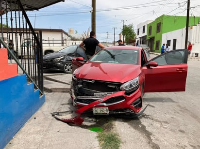  Conductor provoca choque en la colonia Cañada Norte y se da la fuga