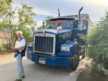 Tráiler deja sin luz 12 casas de la colonia Curva de Juan Sánchez de Monclova