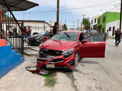 Conductor provoca choque en la colonia Cañada Norte y se da la fuga