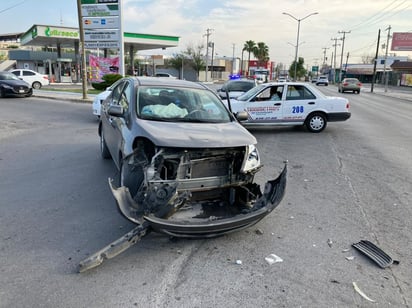 Conductor ignora señal de alto y provoca fuerte choque en la colonia Guadalupe de Monclova