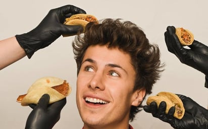 Critican a Juanpa Zurita tras lanzar taquería en tres países: 'son tacos para gente blanca'