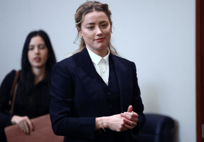 Amber Heard exhibe mensajes de violencia de Johnny Depp