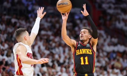 Tiro ganador de Young mantiene a Hawks con vida