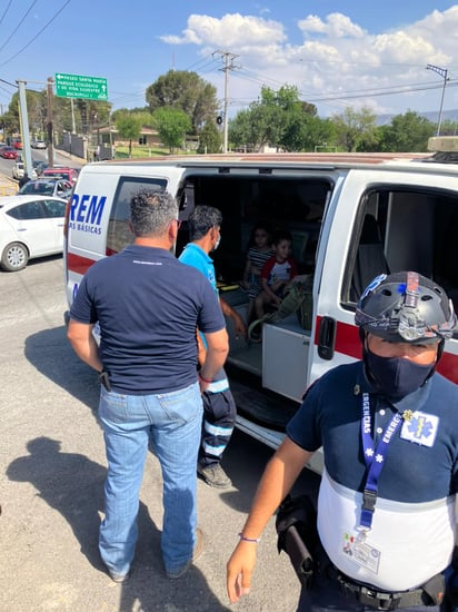 Conductor arroja a su hijo del auto y provoca choques tras persecución en Monclova