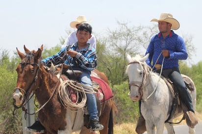 Ejido San Lorenzo de San Buenaventura cabalga por 87 aniversario