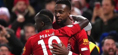 Robertson y Origi deciden el derbi de Liverpool