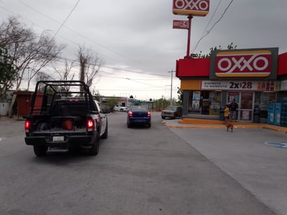 Cuchillo en mano delincuentes asaltaron tienda de la colonia Del Río de Monclova