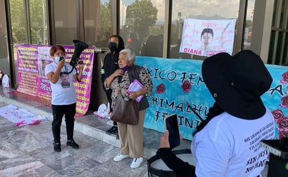 Madres protestan en Fiscalía del Edomex por desalojo violento