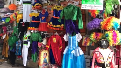 Padres de familia se preparan para la semana loca del Día del Niño