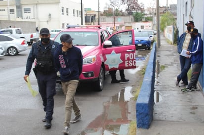 Familia lo manda a la cárcel municipal por agresivo 