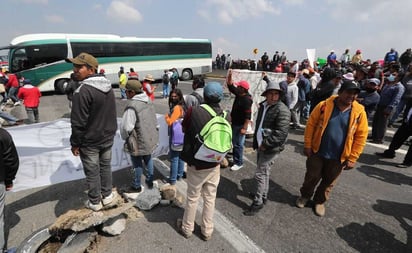 Bloquean paso de Temoaya a Toluca por explotación de mantos acuíferos