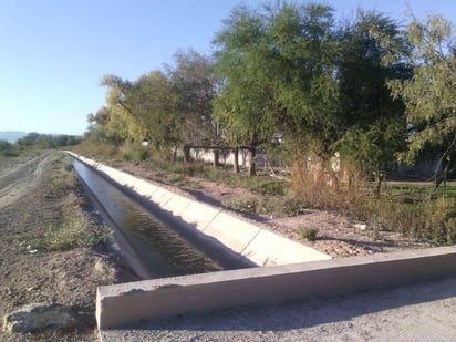 Encuentran a vaquero ahogado en acequia del Ejido 8 de enero