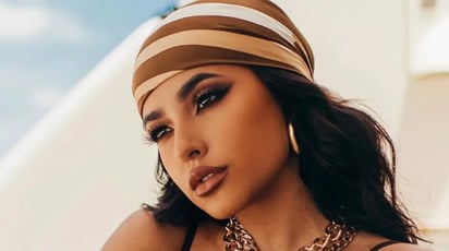 Becky G presume sus encantos con un ‘atrevido’ outfit