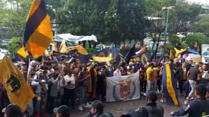 Pumas recibe serenata previo a la final de ida contra el Sounders