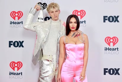 Megan Fox y Gun Kelly beben sangre por 'amor'