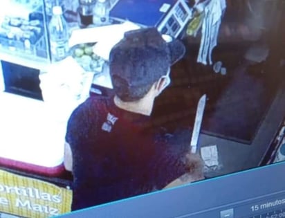 Asaltante se lleva dinero de tienda de la colonia Los Bosques y celular del empleado