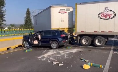 Por accidente de tráiler, cierran la México-Cuernavaca